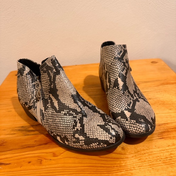 Arizona Snakeskin Ankle Boots Size 8.5 Western Chic - Picture 7 of 8